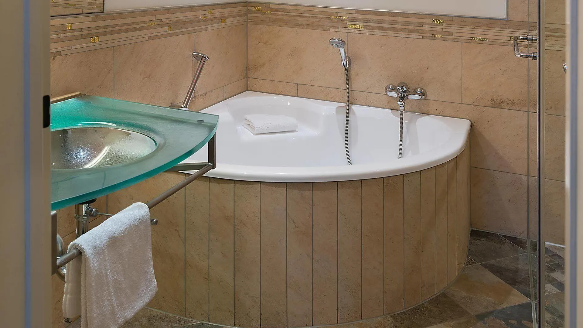 Hotel Deutsche Eiche Munich 3*,